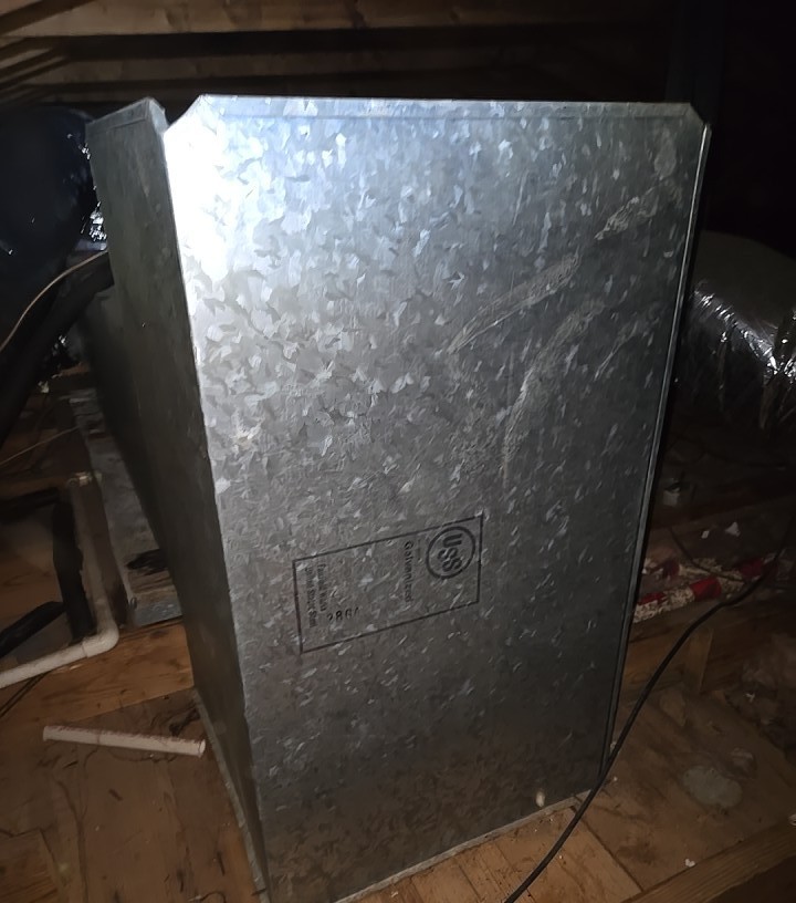 Leaky duct joint before sealing